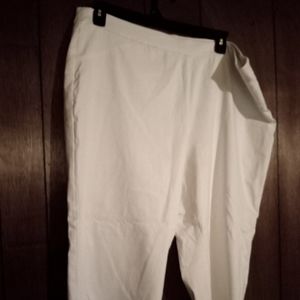 TOZ AND ALI WHITE CAPRIS SIZE 22